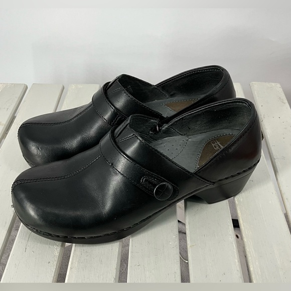 Dansko Shoes - EUC Dansko Black Leather Ultimate Comfirt Nurses Slip on Clogs 38 / 7